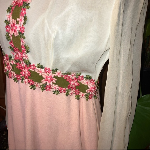 Vintage 1970s XS women’s lace floral embroidered pink & cream long sleeve dress - Picture 7 of 10